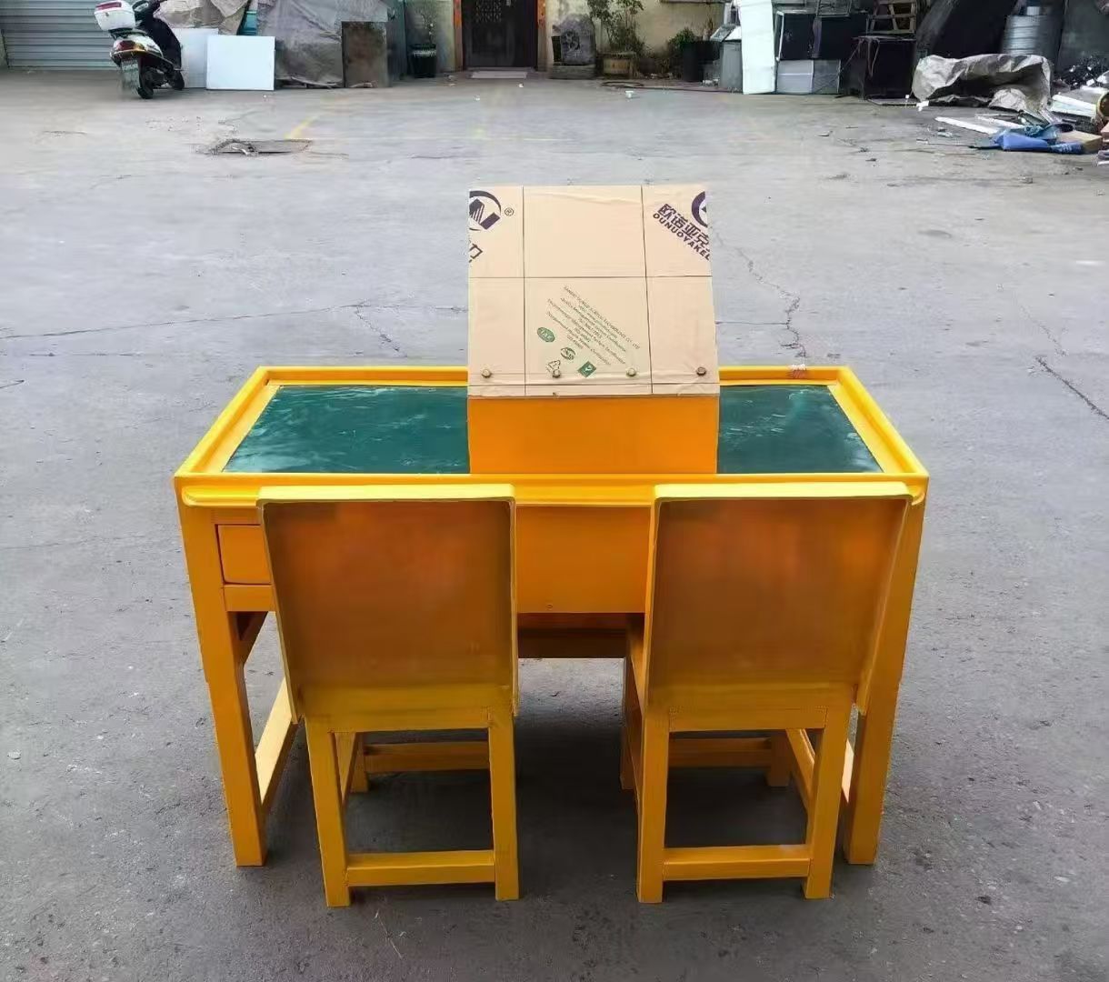 确山防静电导通桌井下煤矿火工品发放桌：危险品流转的安全守护者